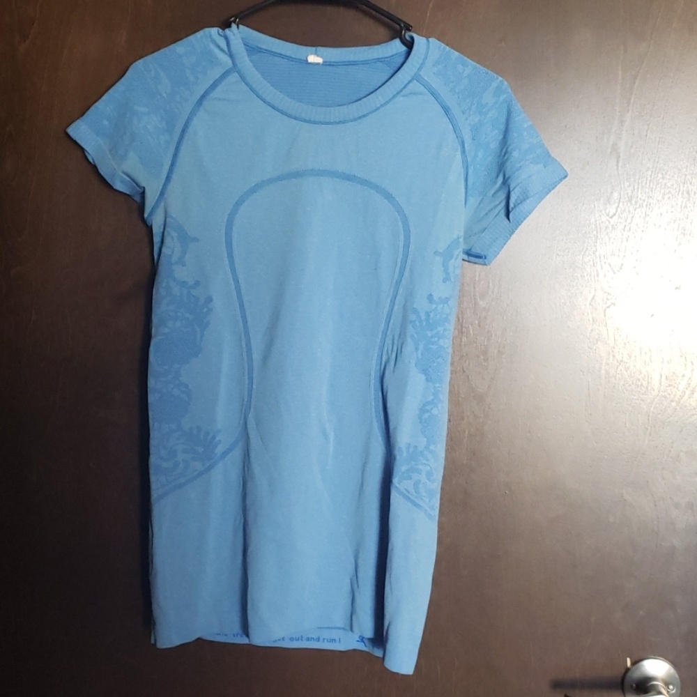 Lululemon t shirt